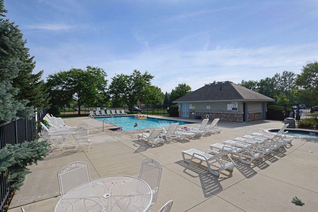 1336 Yorkshire Lane, Shakopee, MN 55379