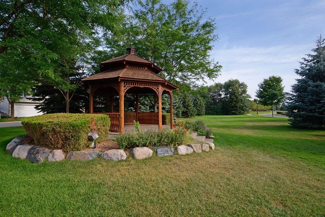 1336 Yorkshire Lane, Shakopee, MN 55379