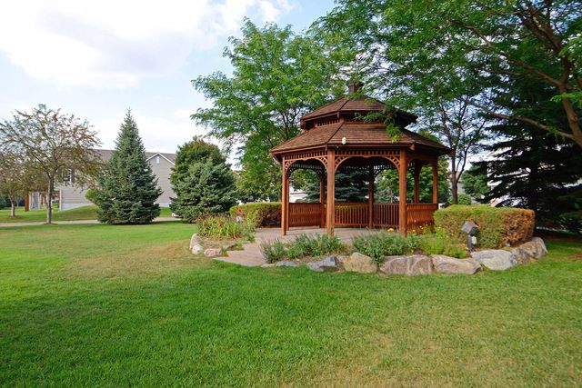 1336 Yorkshire Lane, Shakopee, MN 55379