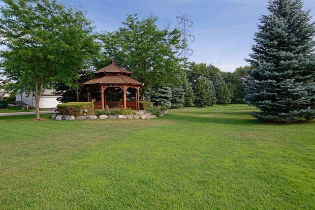 1336 Yorkshire Lane, Shakopee, MN 55379
