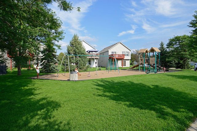 1336 Yorkshire Lane, Shakopee, MN 55379