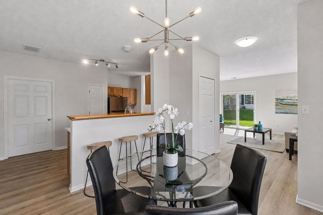 1336 Yorkshire Lane, Shakopee, MN 55379