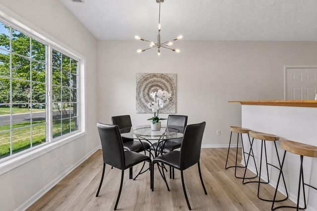 1336 Yorkshire Lane, Shakopee, MN 55379