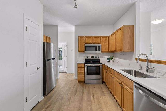 1336 Yorkshire Lane, Shakopee, MN 55379
