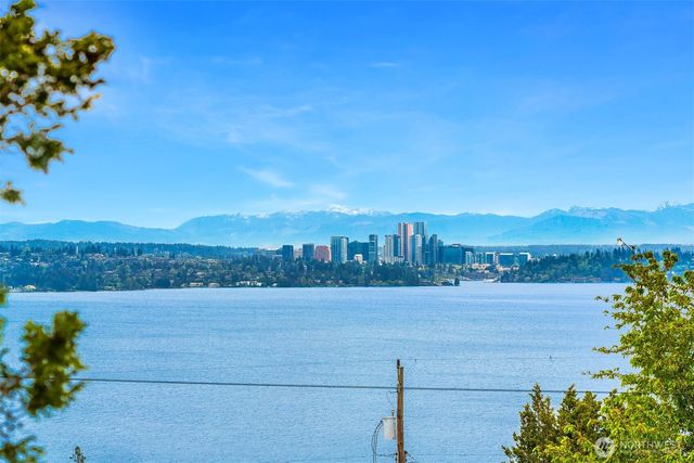 915 30th Avenue S, Seattle, WA 98144