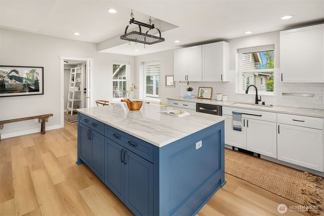 915 30th Avenue S, Seattle, WA 98144
