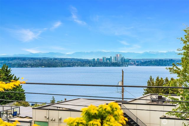 915 30th Avenue S, Seattle, WA 98144