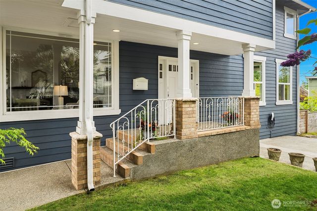 915 30th Avenue S, Seattle, WA 98144
