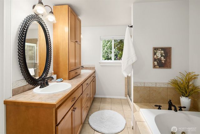 915 30th Avenue S, Seattle, WA 98144