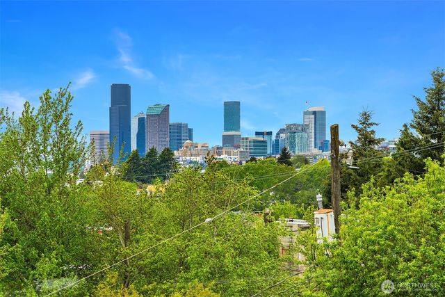 915 30th Avenue S, Seattle, WA 98144