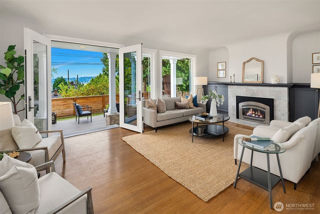 915 30th Avenue S, Seattle, WA 98144