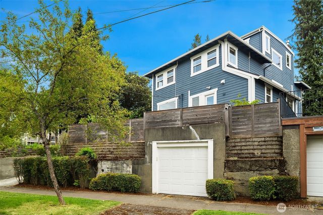 915 30th Avenue S, Seattle, WA 98144