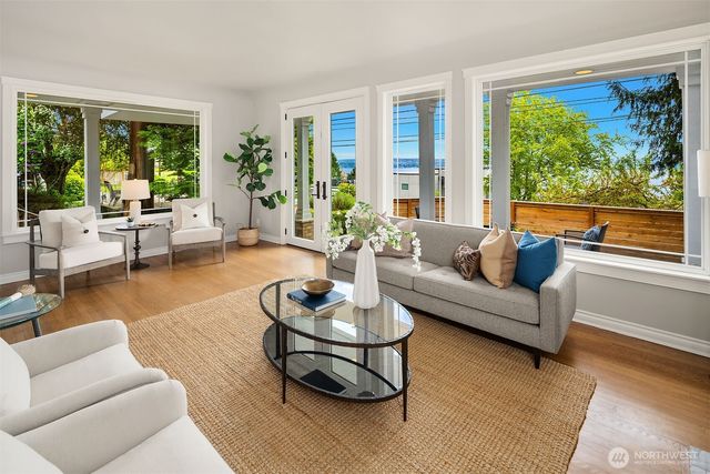 915 30th Avenue S, Seattle, WA 98144