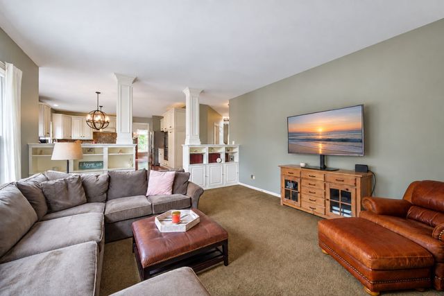 2030 Tunbridge Trail, Algonquin, IL 60102