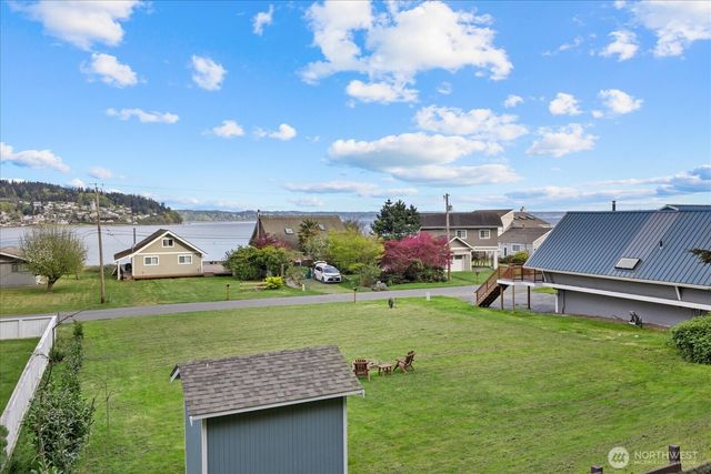 3697 Driftwood Drive, Clinton, WA 98236