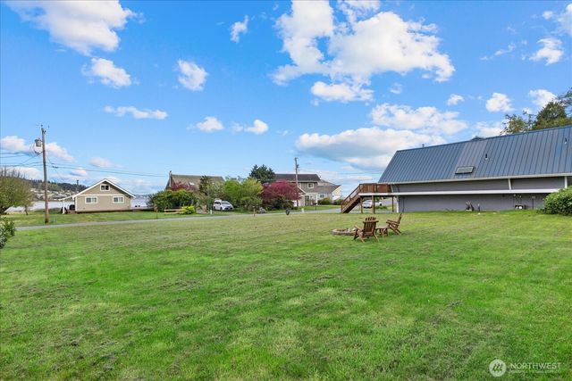 3697 Driftwood Drive, Clinton, WA 98236
