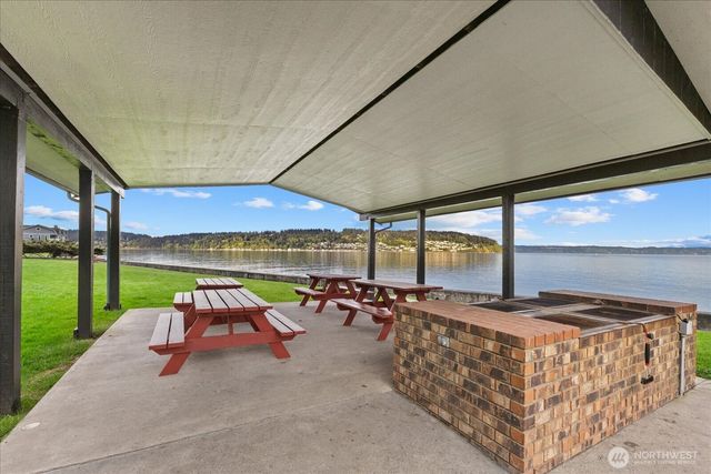 3697 Driftwood Drive, Clinton, WA 98236