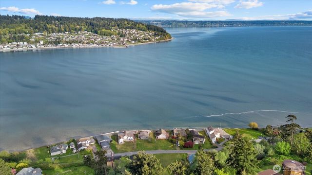 3697 Driftwood Drive, Clinton, WA 98236