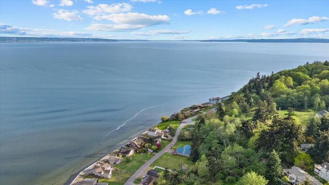 3697 Driftwood Drive, Clinton, WA 98236