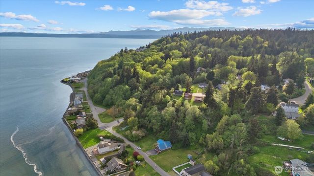 3697 Driftwood Drive, Clinton, WA 98236