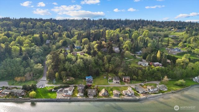 3697 Driftwood Drive, Clinton, WA 98236