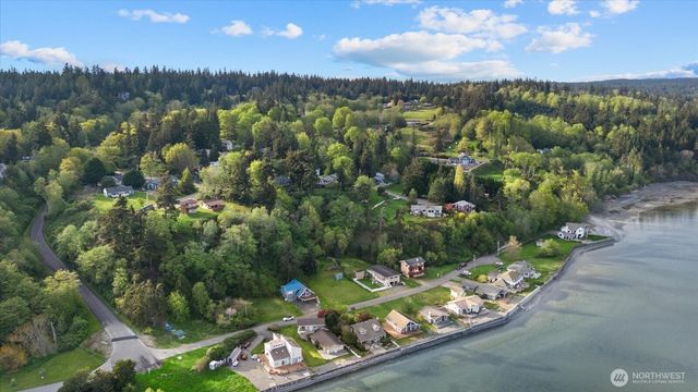 3697 Driftwood Drive, Clinton, WA 98236