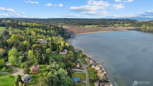 3697 Driftwood Drive, Clinton, WA 98236