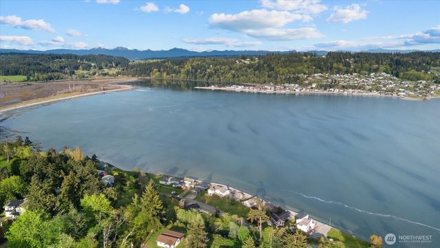 3697 Driftwood Drive, Clinton, WA 98236