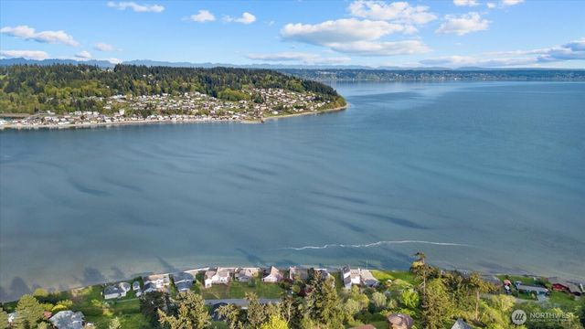 3697 Driftwood Drive, Clinton, WA 98236