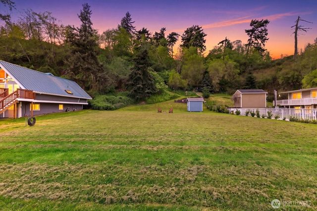 3697 Driftwood Drive, Clinton, WA 98236