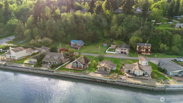 3697 Driftwood Drive, Clinton, WA 98236