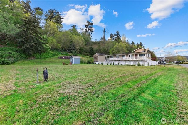 3697 Driftwood Drive, Clinton, WA 98236
