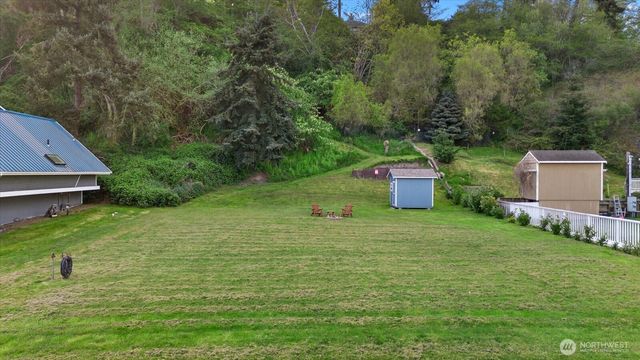 3697 Driftwood Drive, Clinton, WA 98236
