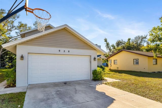 928 LAUREL AVENUE, Venice, FL 34285