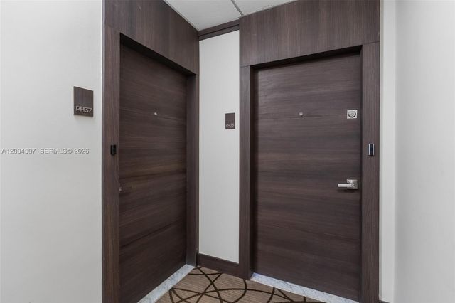 20505 E Country Club Drive PH38, Aventura, FL 33180