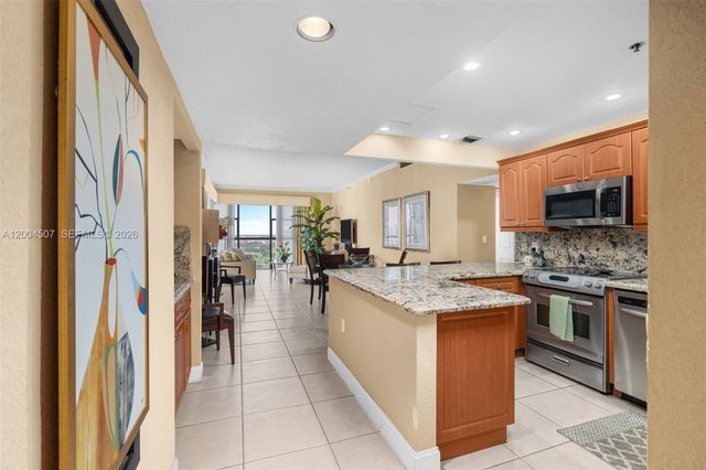 20505 E Country Club Drive PH38, Aventura, FL 33180