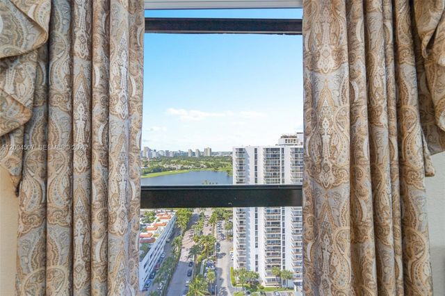 20505 E Country Club Drive PH38, Aventura, FL 33180