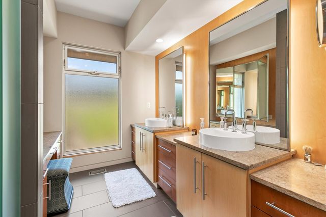 1784 Burr Oaks Drive, West Des Moines, IA 50266