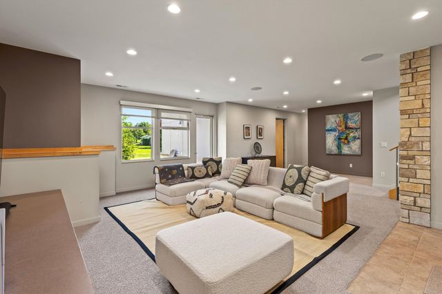 1784 Burr Oaks Drive, West Des Moines, IA 50266