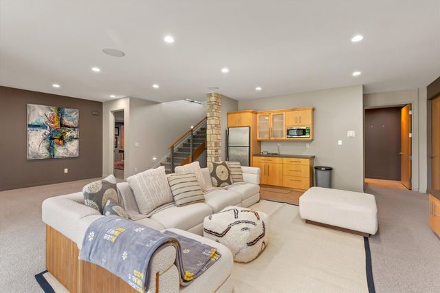 1784 Burr Oaks Drive, West Des Moines, IA 50266