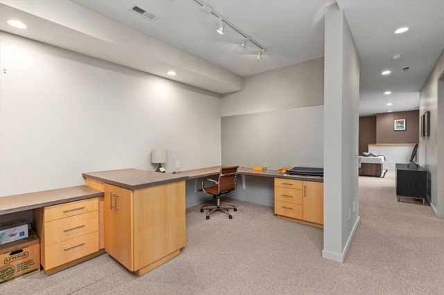 1784 Burr Oaks Drive, West Des Moines, IA 50266