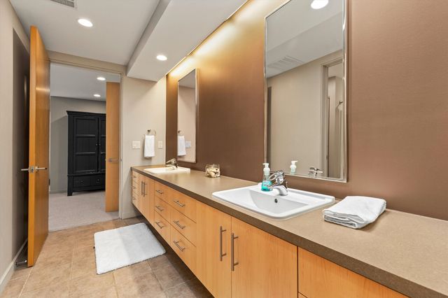 1784 Burr Oaks Drive, West Des Moines, IA 50266