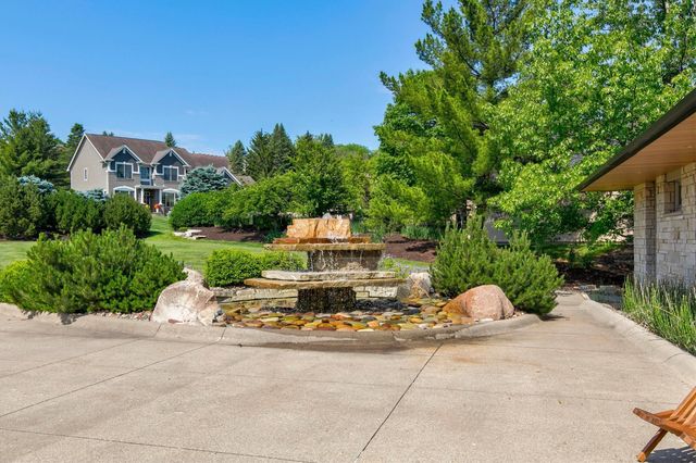 1784 Burr Oaks Drive, West Des Moines, IA 50266