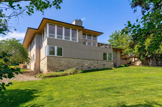 1784 Burr Oaks Drive, West Des Moines, IA 50266
