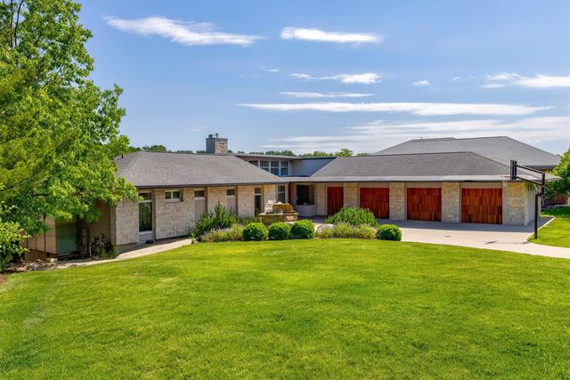 1784 Burr Oaks Drive, West Des Moines, IA 50266