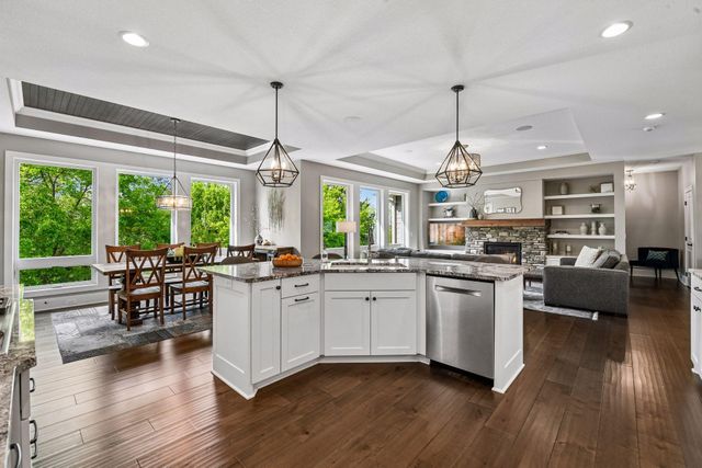 9264 Hawkcrest Court, Chanhassen, MN 55317