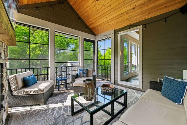 9264 Hawkcrest Court, Chanhassen, MN 55317