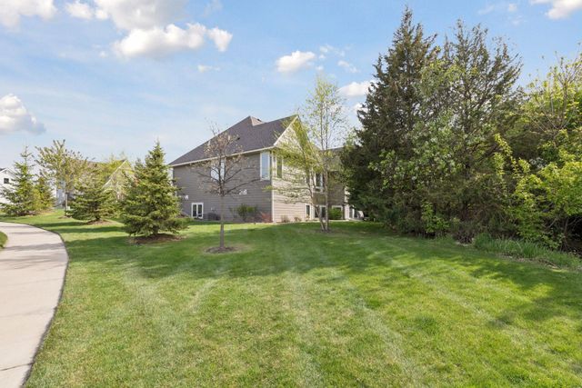 9264 Hawkcrest Court, Chanhassen, MN 55317
