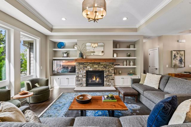 9264 Hawkcrest Court, Chanhassen, MN 55317