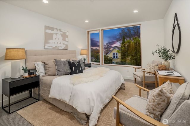 1806 E Mercer Street, Seattle, WA 98112